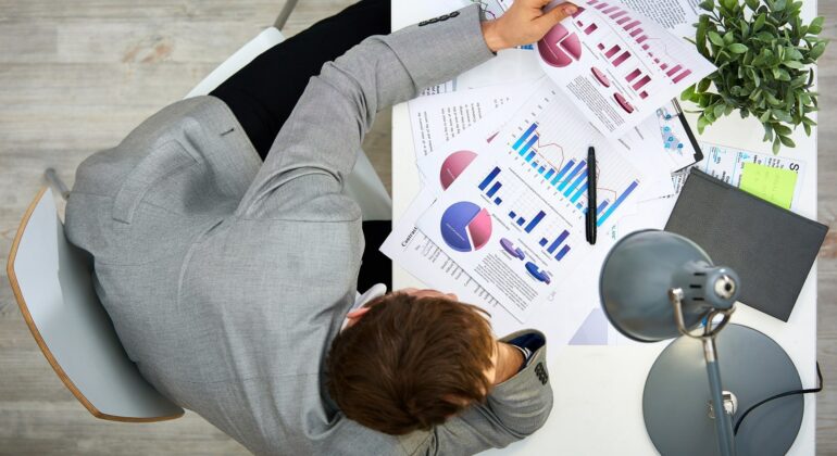 KPI-Analyse-Statistique-Dashboard-1